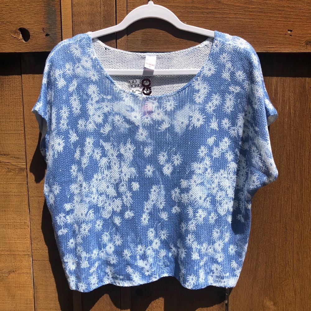 NWT BONGO: daisy knit crop flowy t-shirt size M